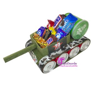 Танк из напитков и сладостей